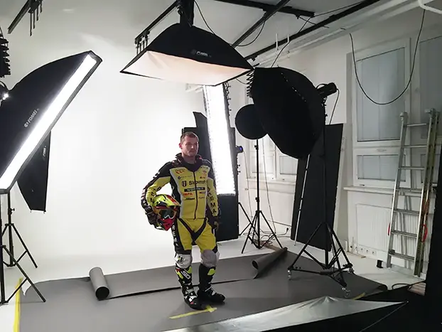 Profesionálna štúdiová produkcia vo foto ateliéri Bratislava — Daylight Studio