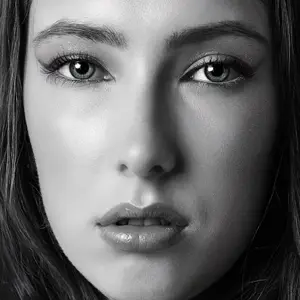 Čierno biely detailný portrét tváre