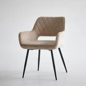 Stolička s opierkami na fotenie