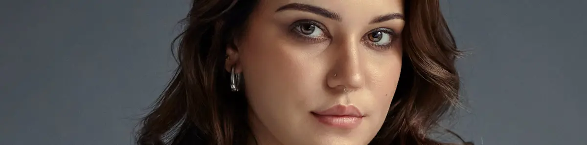 Potrét pri dennom svetle v našom ateliéri